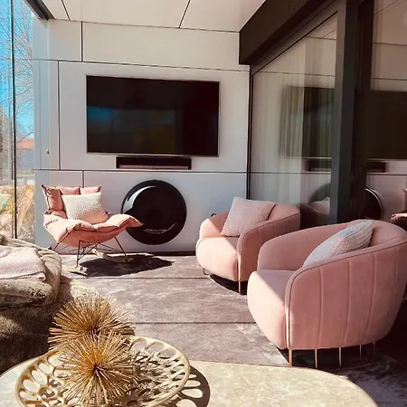 Aht22 Premium Apartament Parnawa